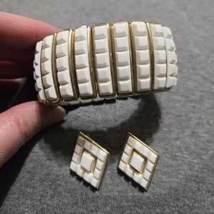 Vintage Monet White Lucite And Gold Tone Expansion Bracelet And Earrings Set